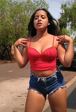 Raquel Toledoh (@raquel_toledoh) #red crop top  #shorts  #jeans shorts  #belly button piercing  #crop top  #butt  «ME SEGUE NO INSTA, LINK NA BIO...»