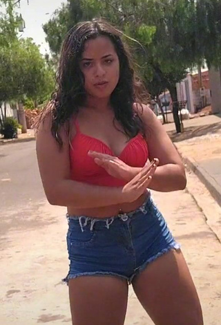 Raquel Toledoh (@raquel_toledoh) #street  #crop top  #red crop top  #shorts  #jeans shorts  «ME SEGUE NO INSTA, LINK NA BIO...»