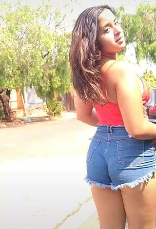 Raquel Toledoh (@raquel_toledoh) #butt  #belly button piercing  #crop top  #red crop top  #shorts  #jeans shorts  #booty shaking  «✨»