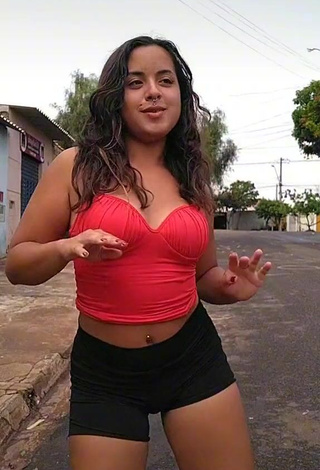 Raquel Toledoh (@raquel_toledoh) #street  #butt  #booty shaking  #shorts  #black shorts  #crop top  #red crop top  #belly button piercing  «ME SEGUE NO INSTA, LINK NA BIO...»