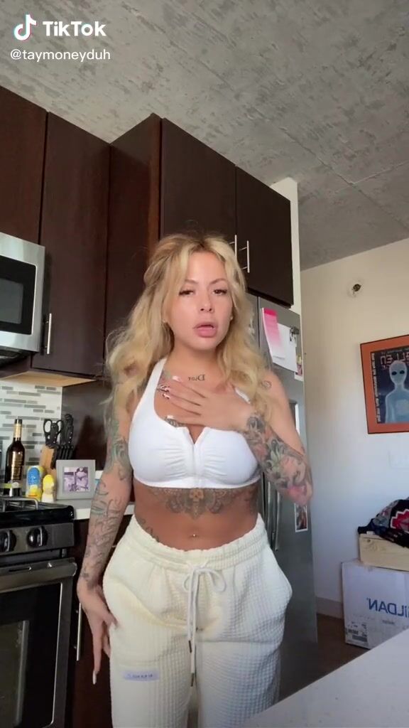 Tay Money (@taymoneyduh) #tattooed body #crop top #white... «8 days