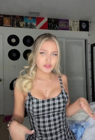 Tommi Rose (@tommirose) #cleavage  #dress  #checkered dress  «i’m never like this plz let me...»