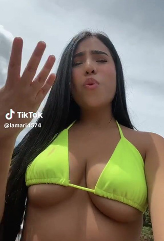 lamari4574 (@lamari4574) #twerk  #bikini  #cleavage  #side boob  #underboob  #lime green bikini  #butt  #thong  «@lamari4574 Lamari»