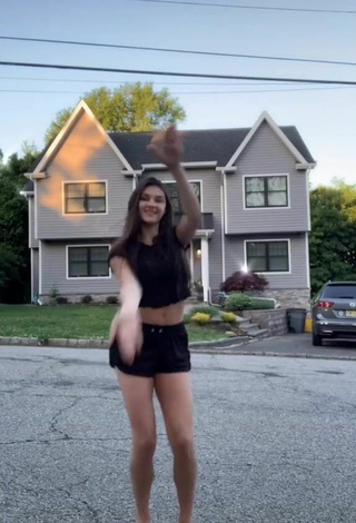 Nicole Kelly (@nicolekellyy) #street  #crop top  #black crop top  #shorts  #black shorts  «dance edition #foryou #dance»