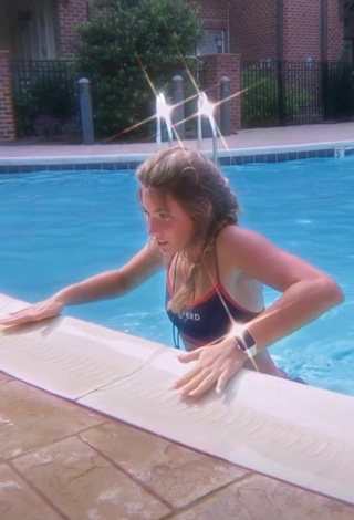 Rebecca Wilhoit (@rebeccawilhoit) #bikini  #swimming pool  «let me save you»