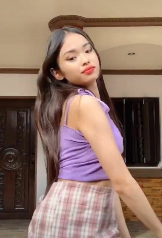 Sophia Zionne Ferrer (@sophiazionnee) #crop top  #violet crop top  #skirt  #checkered skirt  «can someone teach me how to do...»
