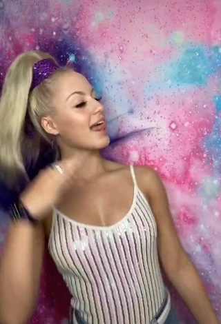 Tori Kay Harris (@torikayofficial) #top  #striped top  «the official tiktok dance to my...»