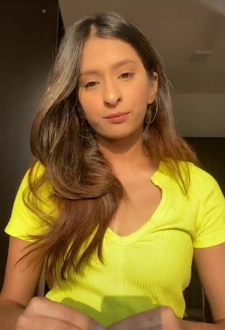 Unnati Malharkar (@unnatimalharkar) #top  #yellow top  «Yeh sab irritating lagta hai ki...»