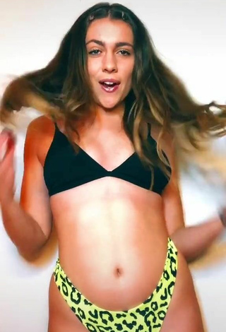 Vanessa Ticalli (@vanessaticali) #bikini  #black bikini top  #leopard bikini bottom  «uno neanche può fare un video in...»