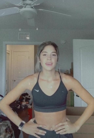 Victoria Bachlet (@victoriabachlet) #sport bra  #grey sport bra  «@tatemcrae1 makes packing/moving...»