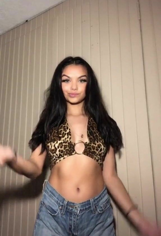 Xo.genna (@xo.genna) #crop top  #leopard crop top  «Follow my insta !! @ itssgenna #fyp»