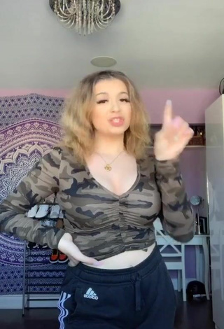 Bryanna Abbruzzo (@x.queenbrybry.x) #crop top  #camouflage crop top  #big boobs  «Ya feel.. #LipSync #Comedy #FYP...»