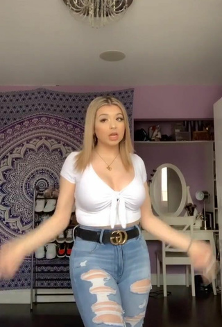 Bryanna Abbruzzo (@x.queenbrybry.x) #crop top  #white crop top  #big boobs  «Here’s the tea sis..   #LipSync...»