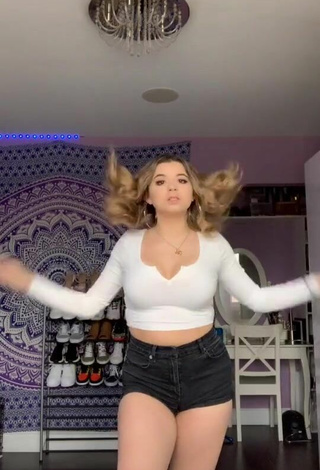 Bryanna Abbruzzo (@x.queenbrybry.x) #crop top  #white crop top  #cleavage  #big boobs  #shorts  #black shorts  «At your party.    #LipSync #Rap...»