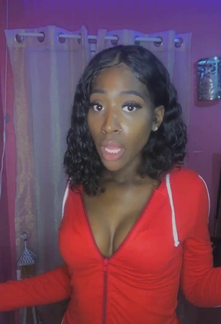 Gabrielle Nance (@yagirlgabby_) #cleavage  «Seen ppl do this   #fyp #Fup...»