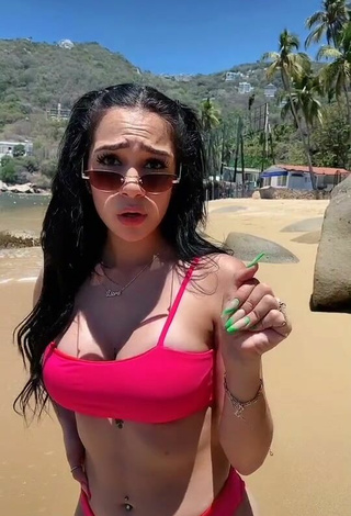 Ely Blancarte (@elyblancarte) #beach  #bikini  #belly button piercing  #pink bikini  #big boobs  «Corre por tu vidaaaaa»