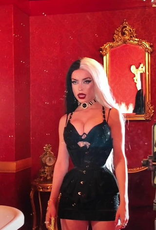 Emma Norton (@emmanortss) #corset  #black corset  #cleavage  «bow down for me baby.»