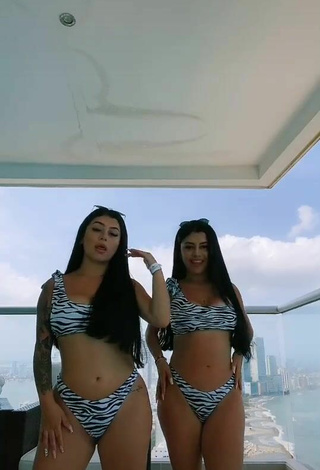 Gemelas Ortega (@gemelasortega) #bikini  #zebra bikini  #balcony  «La que bailen»