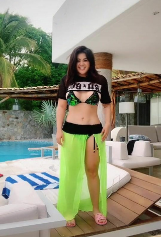 Aracely Ordaz Campos (@gomita_oficial) #swimming pool  #bikini top  «Bailecito»