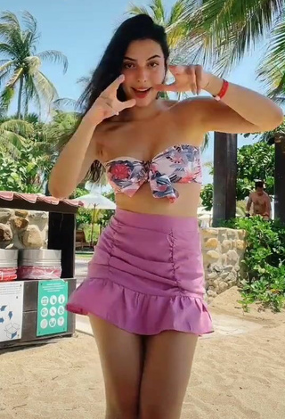 Isabela Delgado Urreta (@isabeladelgadou) #bikini top  #floral bikini top  #skirt  #pink skirt  #beach  «Te quiero de por vida  ❤️»