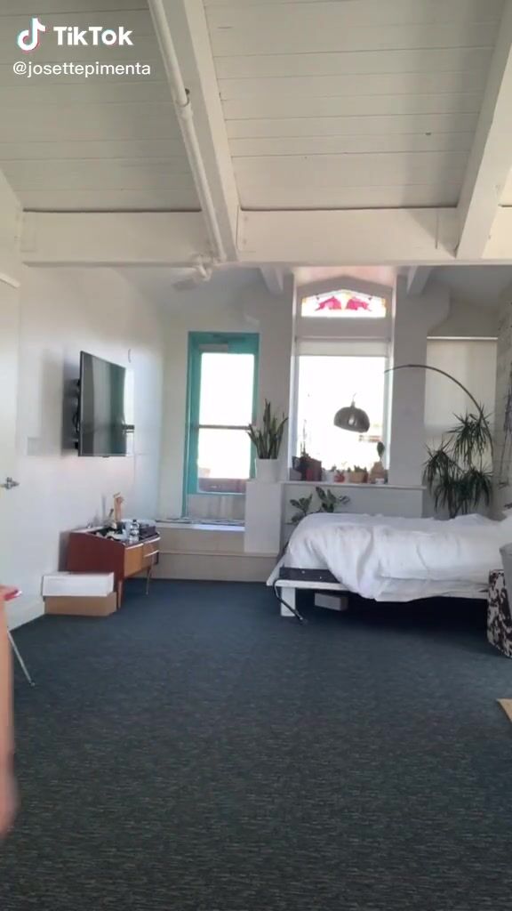 Josette Pimenta (@josettepimenta) #bouncing boobs #side boob