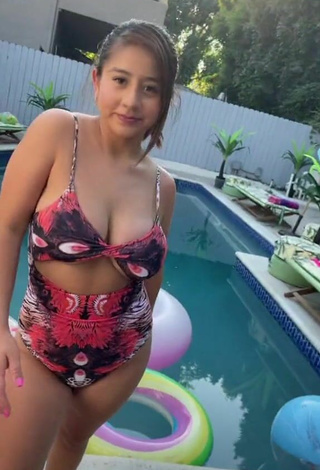Baby J (@jostasy) #bikini  #swimming pool  #big boobs  #cleavage  «How did I do?»
