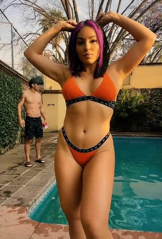 Karla Bustillos (@karla.bustillos) #swimming pool  #bikini  #orange bikini  #cleavage  #big boobs  «Les juro tengo corazón de...»