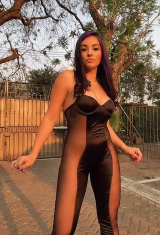 Karla Bustillos (@karla.bustillos) #cleavage  #bouncing boobs  #overall  #black overall  #see through overall  «Primer intento!»