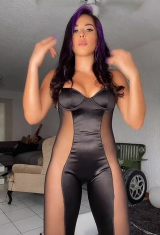Karla Bustillos (@karla.bustillos) #cleavage  #overall  #black overall  #bouncing boobs  #see through overall  «Segundo intento   ¿Alguien vió...»