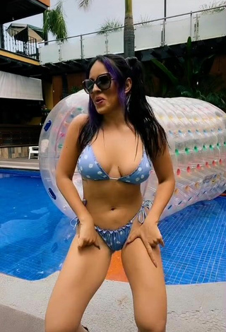 Karla Bustillos (@karla.bustillos) #bikini  #booty shaking  «¿Vieron que al final se movió?...»