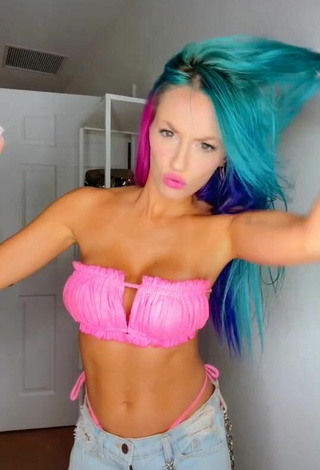 Katie Angel (@katieangeltv1) #bikini top  #pink bikini top  #big boobs  «Tu 2@ te quiere invitar a salir...»