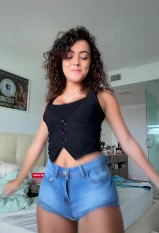 Malu Trevejo (@malutrevejo) #top  #black top  #cleavage  #shorts  #jeans shorts  «#ColorCustomizer :))»
