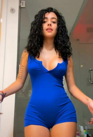 Malu Trevejo (@malutrevejo) #cleavage  #overall  #blue overall  «#ColorCustomizer»