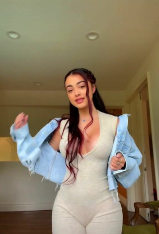 Malu Trevejo (@malutrevejo) #overall  #grey overall  #booty shaking  #braless  #cleavage  «#ColorCustomizer»