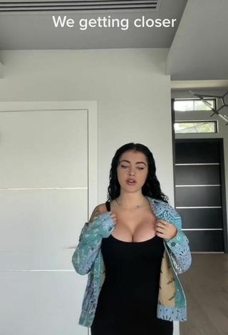 Malu Trevejo (@malutrevejo) #cleavage  #big boobs  «#inverted»