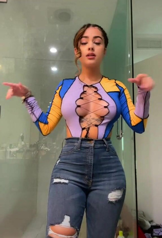 Malu Trevejo (@malutrevejo) #crop top  #booty shaking  #cleavage  «#ColorCustomizer»