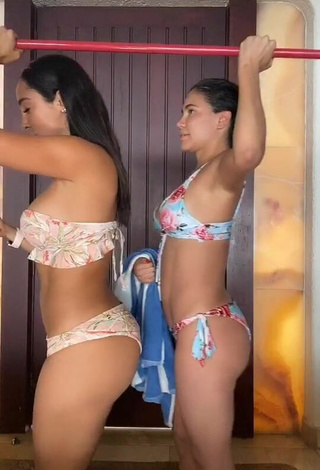 Manelyk González (@manelyk_oficial) #bikini  «Así andamos por toda la casa!!...»