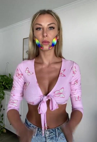 Marta Mielczarska (@martamie) #cleavage  #crop top  #pink crop top  «rainbow magic    #magic»