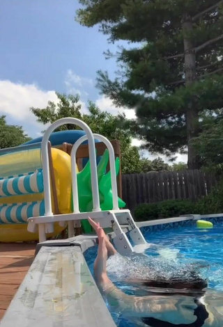Mikaila Murphy (@mikailadancer) #swimming pool  #bikini  #black bikini  #butt  #wet  «Ohhhhhhhhh LOVEEEEEEEE»