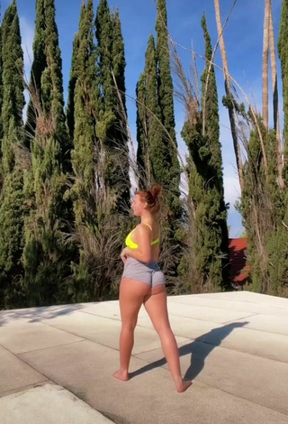 Mikaila Murphy (@mikailadancer) #butt  #twerk  #shorts  #grey shorts  #bikini top  #lime green bikini top  «...April fools @coileray»