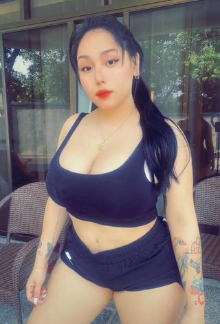 Toni Fowler (@mommytonifowlerofficial) #big boobs  #crop top  #black crop top  #cleavage  #shorts  #black shorts 