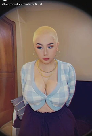 Toni Fowler (@mommytonifowlerofficial) #cleavage  #big boobs  #crop top  #checkered crop top 