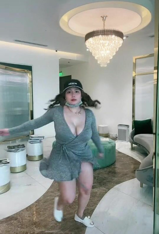 Toni Fowler (@mommytonifowlerofficial) #big boobs  #cleavage  #booty shaking  #dress  #grey dress  «At the icon clinic ❤️ @docyappy»