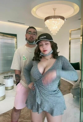 Toni Fowler (@mommytonifowlerofficial) #big boobs  #cleavage  #dress  #grey dress  #booty shaking  «Practice   @titovince79»