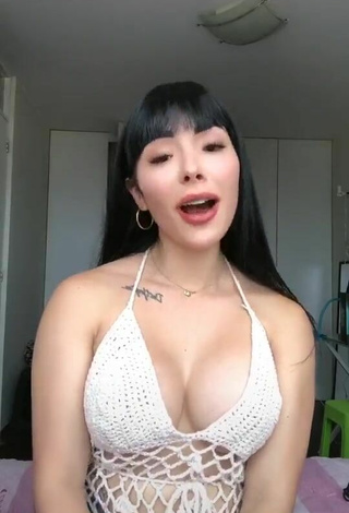 Natalia (@nalgalia.g) #cleavage  #crop top  #white crop top  #big boobs  «#itscoronatime #soylaplaga...»