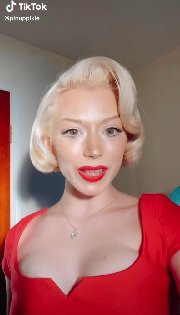 Bianca Blakney (@pinuppixie) #red lips | yephot.com