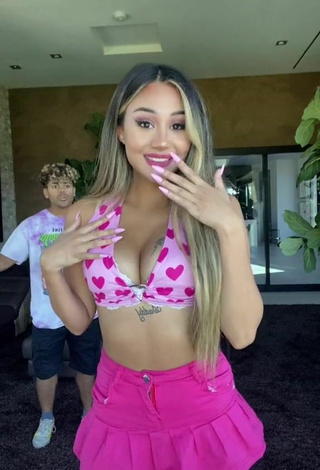 Queen Star (@queenstaralien) #crop top  #cleavage  #skirt  #pink skirt  #booty shaking  «He got so mad but he didn’t know...»