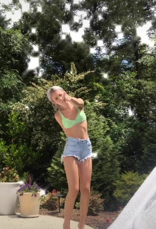 Riley Hubatka (@rileyhubatka) #bikini top  #light green bikini top  #shorts  #jeans shorts  «OmG u CaN sEe HeR RiBcAgE. yeah...»