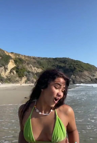 Sienna Mae Gomez (@siennamaegomezz) #bikini top  #light green bikini top  «i like 2 embarrass myself in public»