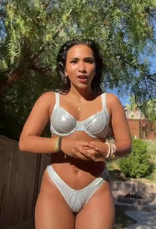 Sienna Mae Gomez (@siennamaegomezz) #bikini  #bouncing boobs  «say so of 2021 !?! DC @zoifishh...»